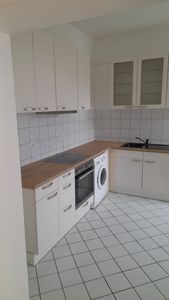 3,5-Zi-Whg. in gepflegtem Haus mit Balkon + Einbauküche - Einzug ab 1. 9 möglich