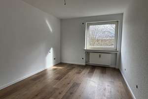 Helle 4-Zimmer-Wohnung mit Südost-Balkon & Garage – Die vollständige Adresse der Immobilie erhältst du vom Anbieter., 90473 Langwasser Südost, Nürnberg – Vorschaubild 3