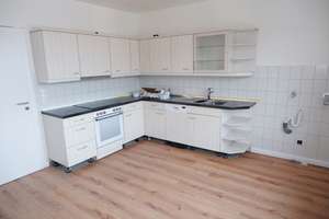 Modernisierte Stadtwohnung mit Balkon