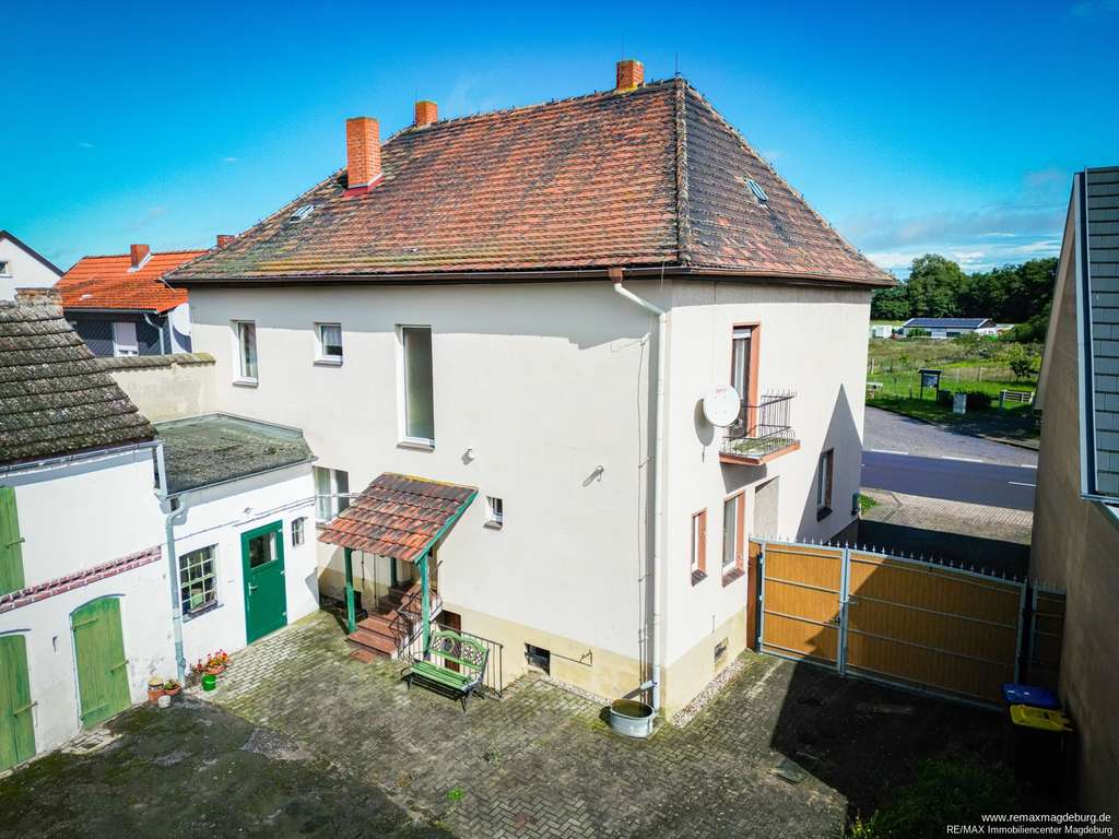 Immobilie in Genthin - Viel Platz für Familie & Hobbys – EFH-Villa mit Scheune, Garagen und großem Grundstück - Bild 1