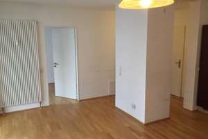 Gepflegte Wohnung mit zwei Zimmern sowie Balkon und EBK in Ulm – Die vollständige Adresse der Immobilie erhältst du vom Anbieter., 89077 Weststadt, Ulm – Vorschaubild 3