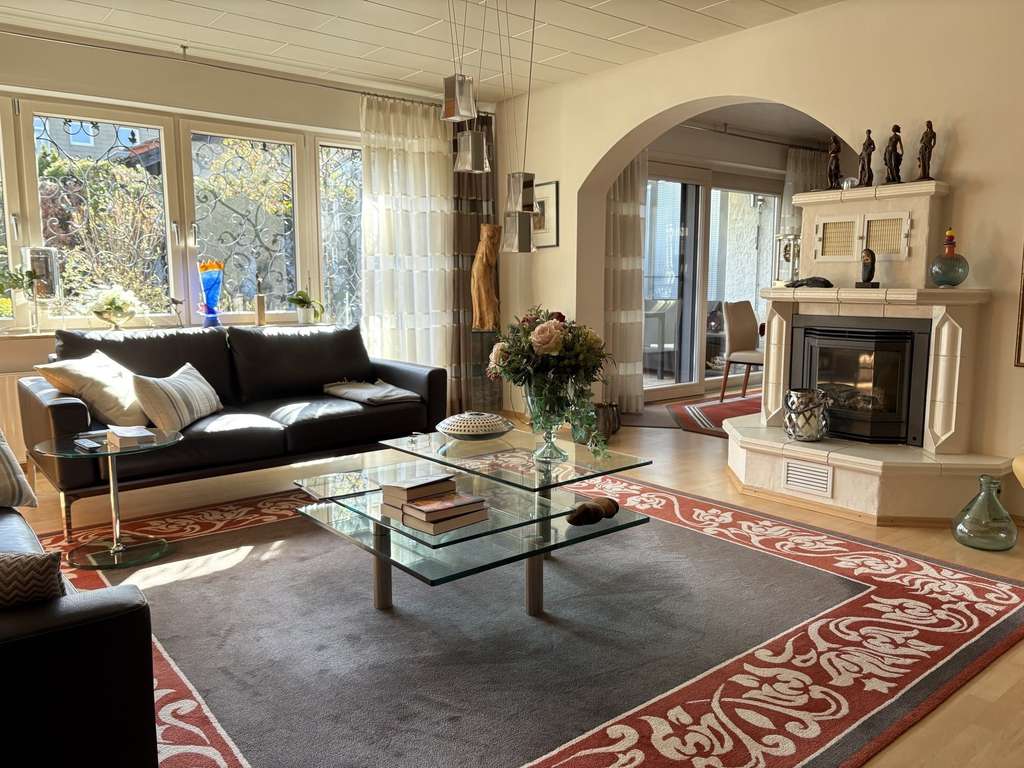 Immobilie in Süßen - Sehr interessantes Zweifamilienhaus mit Doppelgarage in bevorzugter Lage! Top Zustand! - Bild 1