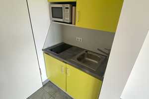 Appartement mit Balkon } nur für Studenten, Azubis – Fritz-Fend-Str. 1+3, 93047 Regensburg – Vorschaubild 7
