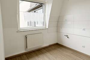 Helle, zentral gelegene 2-Zimmer-Dachgeschoss-Wohnung – Carnaper Str. 113, 42283 Barmen, Wuppertal – Vorschaubild 3