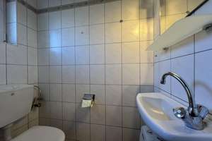 renovierungsbedürftiges RMH in Alterlangen...Ihr neues Zuhause mit Gestaltungspotenzial – Die vollständige Adresse der Immobilie erhältst du vom Anbieter., 91056 Alterlangen, Erlangen – Vorschaubild 11