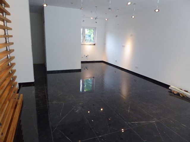 DHH in Eschborn... V-E-R-K-A-U-F-T... image