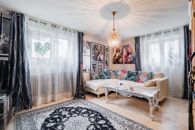 2,5 Zimmerwohnung im Souterrain mit Option zum kernsaniertem Bad
