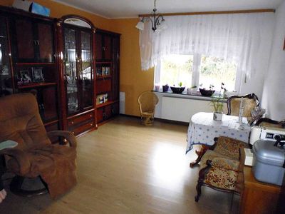 Gepflegtes Drei-Familienhaus mit Wintergarten, Dachterrasse, Balkon und Garagen in ruhiger Lage