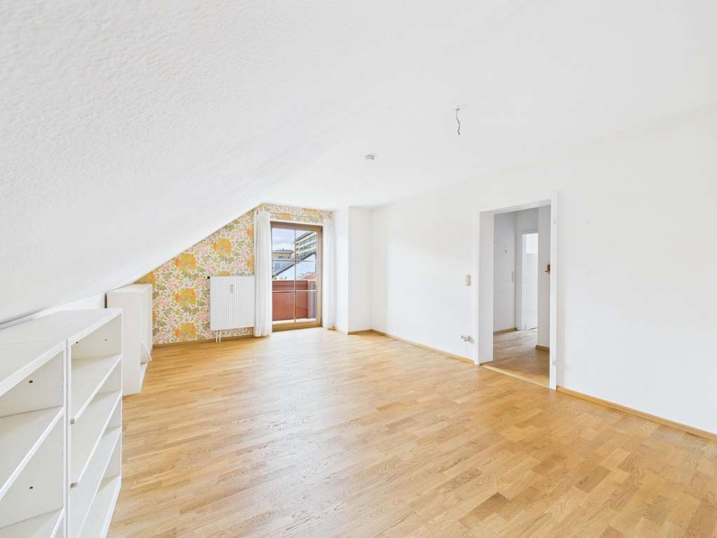 Immobilie in Ebersberg - Helle 2-Zimmer-Dachgeschosswohnung mit Balkon - Bild 0
