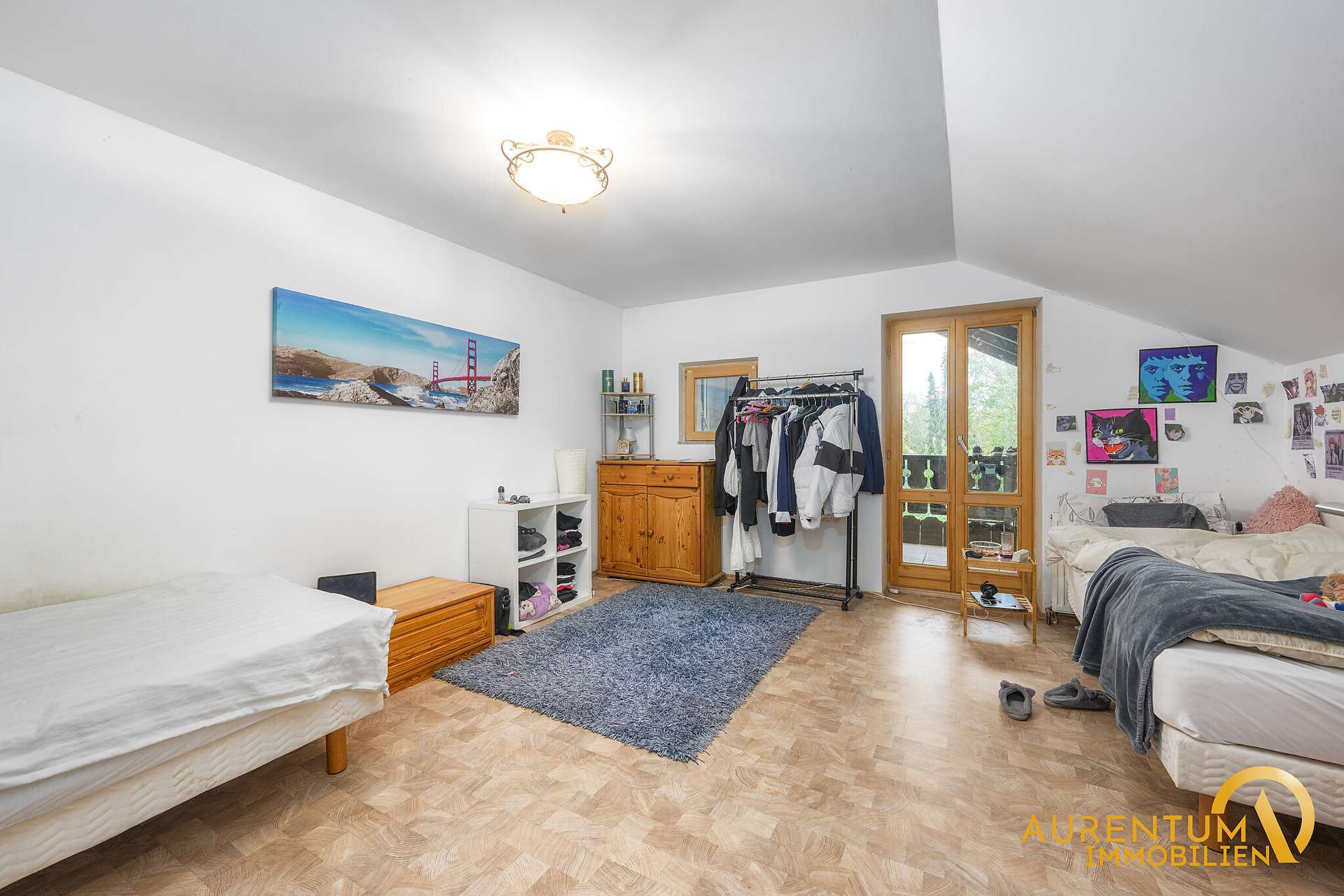 Immobilie in Bruckberg - SOFORT FREI: Großzügiger Bungalow mit Einliegerwohnung, weitläufigem Grundstück und einmaligem Blick - Bild 2