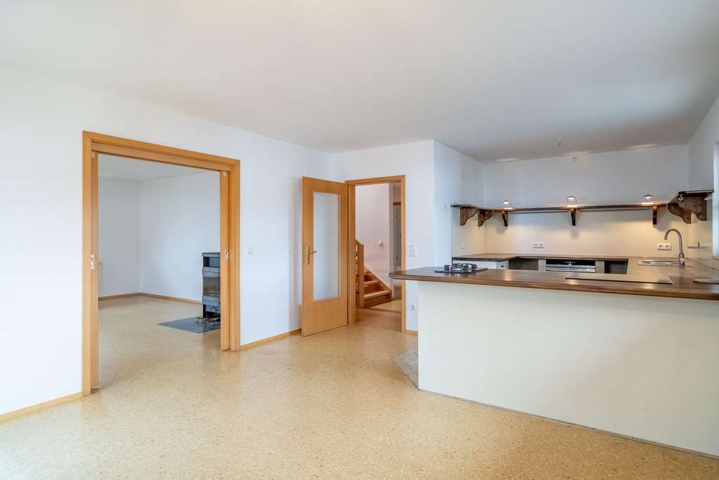 Immobilie in Denklingen - Eigenbezug oder Vermietung: Geräumiges und energieeffizientes Wohnen auf zwei Ebenen in Denklingen - Bild 1