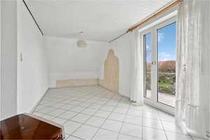 Raum für Ihre Ideen – Zweifamilienhaus in Bühl mit großem Potenzial und viel Platz! – Finkenweg 1, 89346 Günzburg (Kreis) – Vorschaubild 12