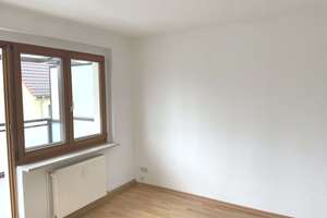 Sehr schöne 1-Raum-Wohnung mit Balkon in Kirchhasel – Hinter der Kirche 1, 7407 Uhlstädt-Kirchhasel – Vorschaubild 3