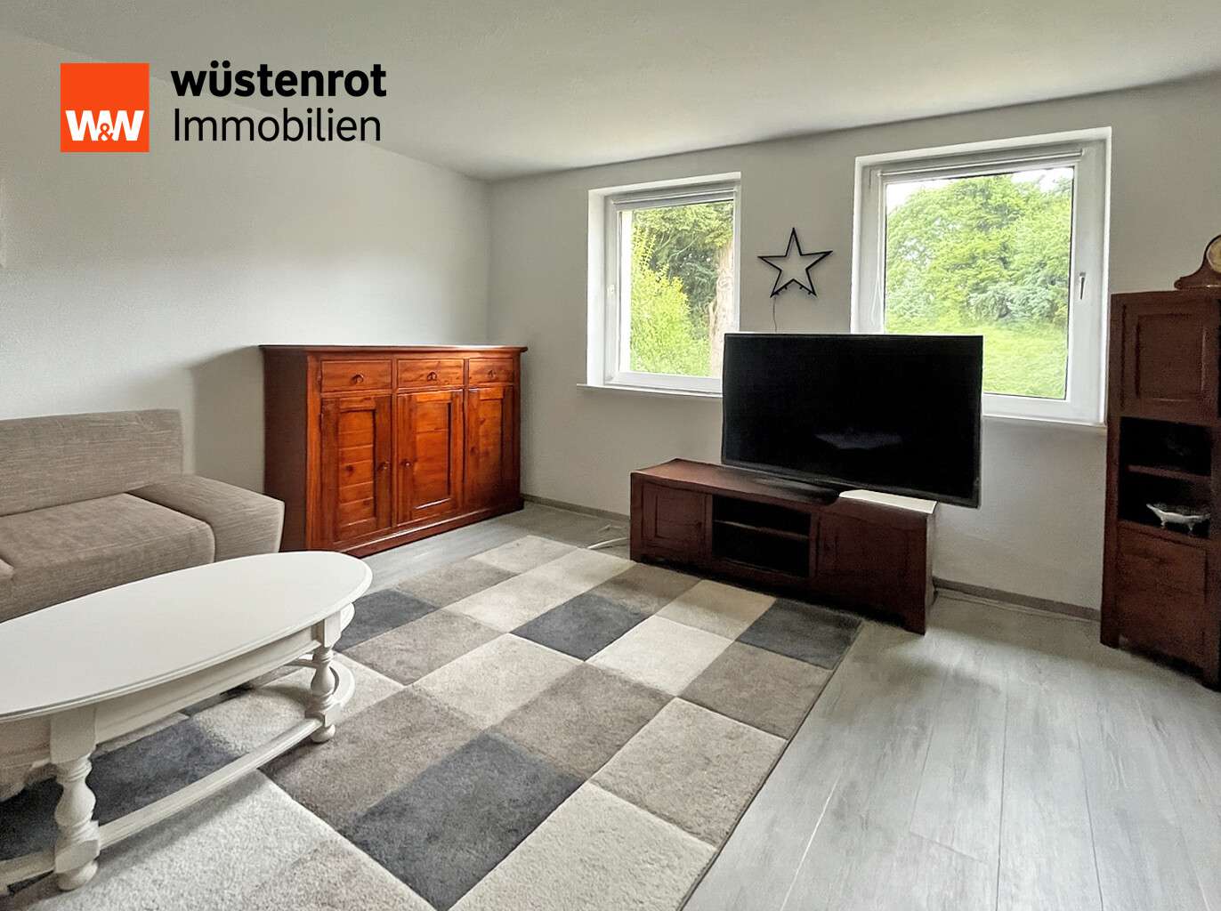 Immobilie in Anklam - WOHNANLAGE MIT EINEM DOPPEL- UND EINEM REIHENDOPPELHAUS + NEBENGEBÄUDE + GARAGE + PHOTOVOLTAIKANLAGE - Bild 1