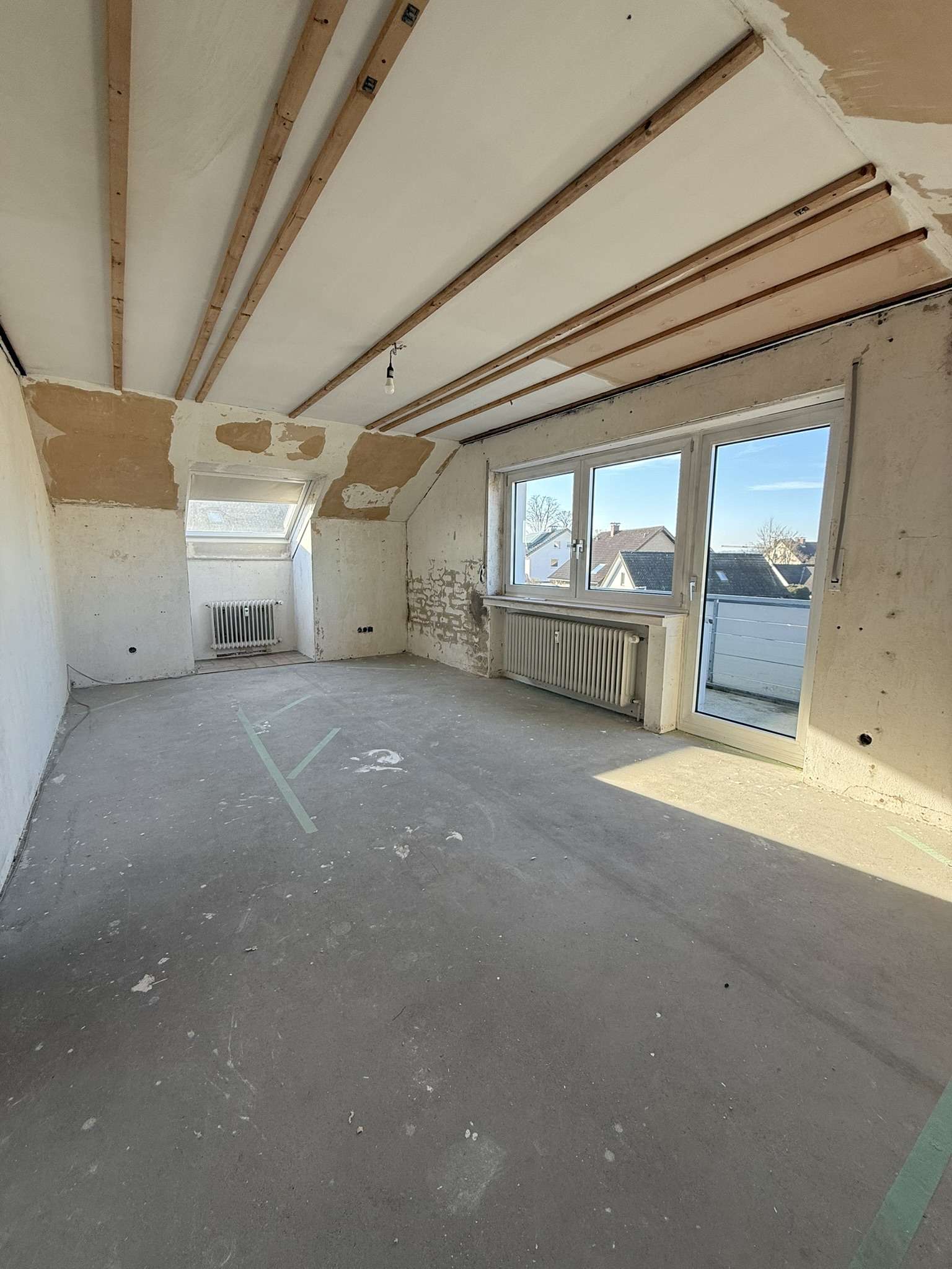 Entkernte Dachgeschosswohnung mit enormen Sanierungspotenzial!, Bielefeld – Bild 2