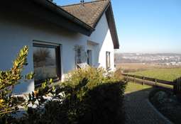 Randlage mit Fernsicht