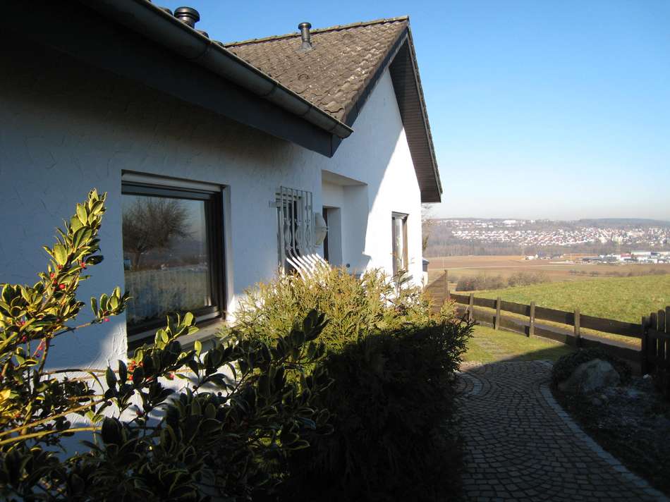 Randlage mit Fernsicht