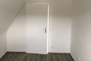 Dachgeschosswohnung mit 2,5 Zimmer in Kaßlerfeld – Kaßlerfelder Straße 45, 47059 Kaßlerfeld, Duisburg – Vorschaubild 4