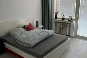 Geschmackvolle 2,5-Raum-Wohnung mit Balkon in Düsseldorf – Düsseldorf – Vorschaubild 2