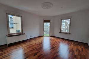 **Helle 5,5-Zimmer-Wohnung mit Balkon und EBK im Stuttgarter Westen**