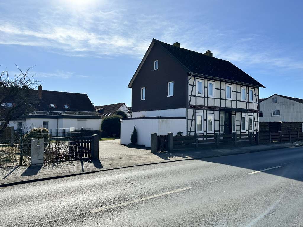 Immobilie in Braunschweig - Großzügiges freistehendes Haus mit Garage und Ausbaupotenzial - Bild 0