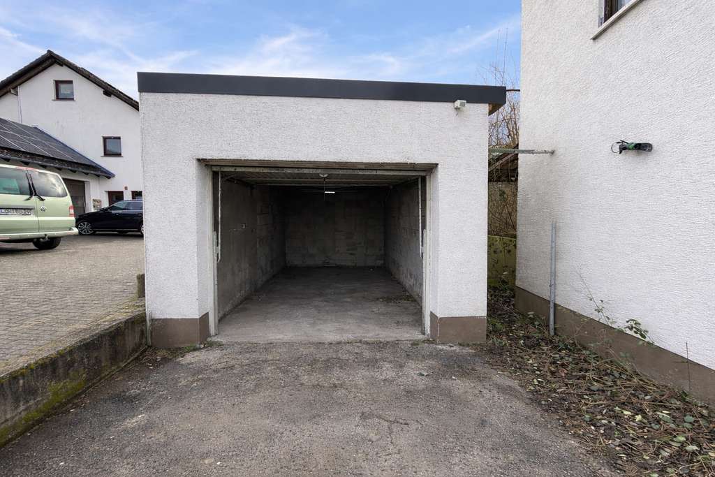 Immobilie in Schöffengrund - Perfekt für Macher: Großes EFH mit Entwicklungspotenzial - Bild 1