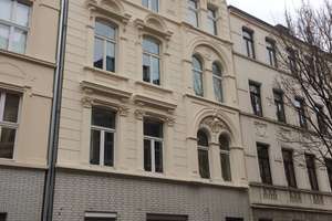 ** Helle Dachgeschosswohnung im Herzen Kalks **