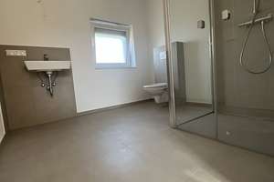 Neubau (2025) –Zweitbezug: wunderschöne 5,5 Zi. Stadt-DHH mit Dachterrasse, Wärmepumpe, Photovoltaik – Die vollständige Adresse der Immobilie erhältst du vom Anbieter., 22846 Norderstedt – Vorschaubild 17