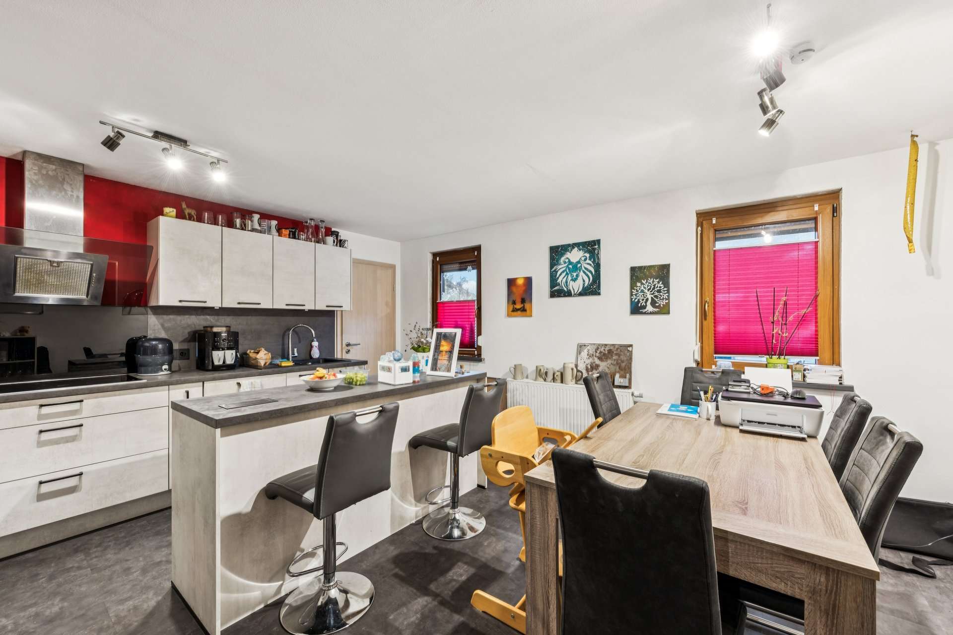 Immobilie in Baiersbronn - Modernisiertes 3‑Familienhaus mit Gestaltungsmöglichkeiten in Schönmünzach - Bild 2