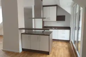 Nürnberg Altstadt: in 2019 neu ausgebaute top 3-Zimmer DG-Wohnung, Dachloggia, Kochinsel, Parkett – Nürnberg – Vorschaubild 3