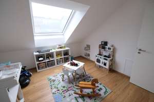 Moderne Neubau-Dachgeschosswohnung mit Loggia und gehobener Ausstattung in Metten – Die vollständige Adresse der Immobilie erhältst du vom Anbieter., 94526 Metten – Vorschaubild 11