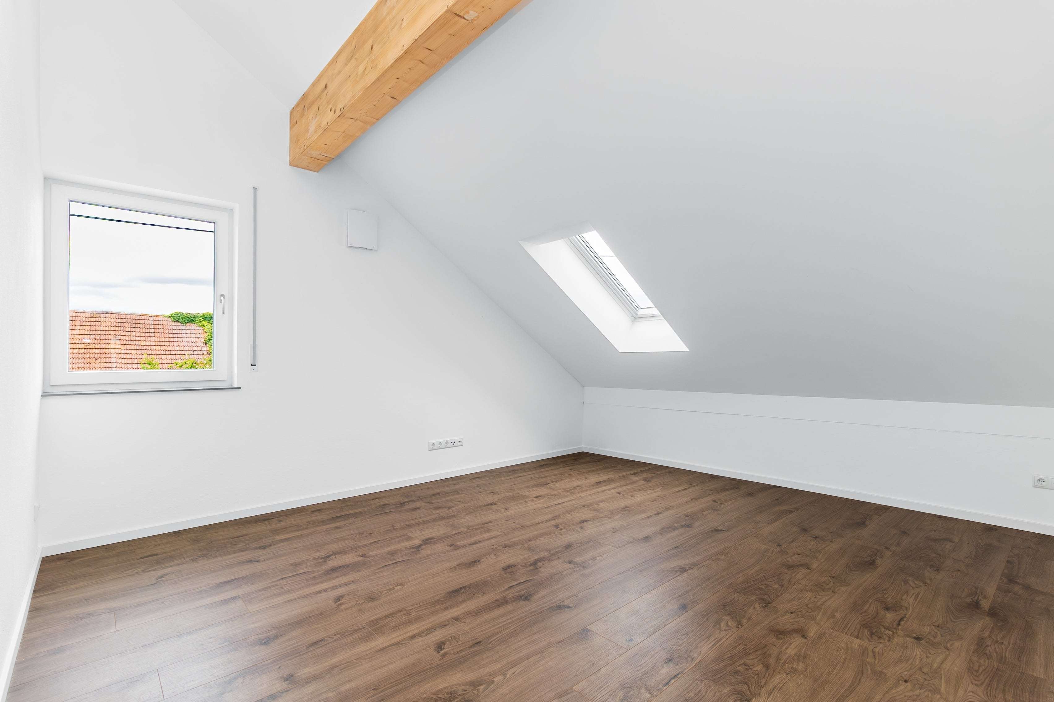 Immobilie in Aindling - Neubau von 2023 - Reihenmittelhaus mit Einzelgarage und Stellplatz - PV und Speicher - TOP-Modern!  - Bild 0