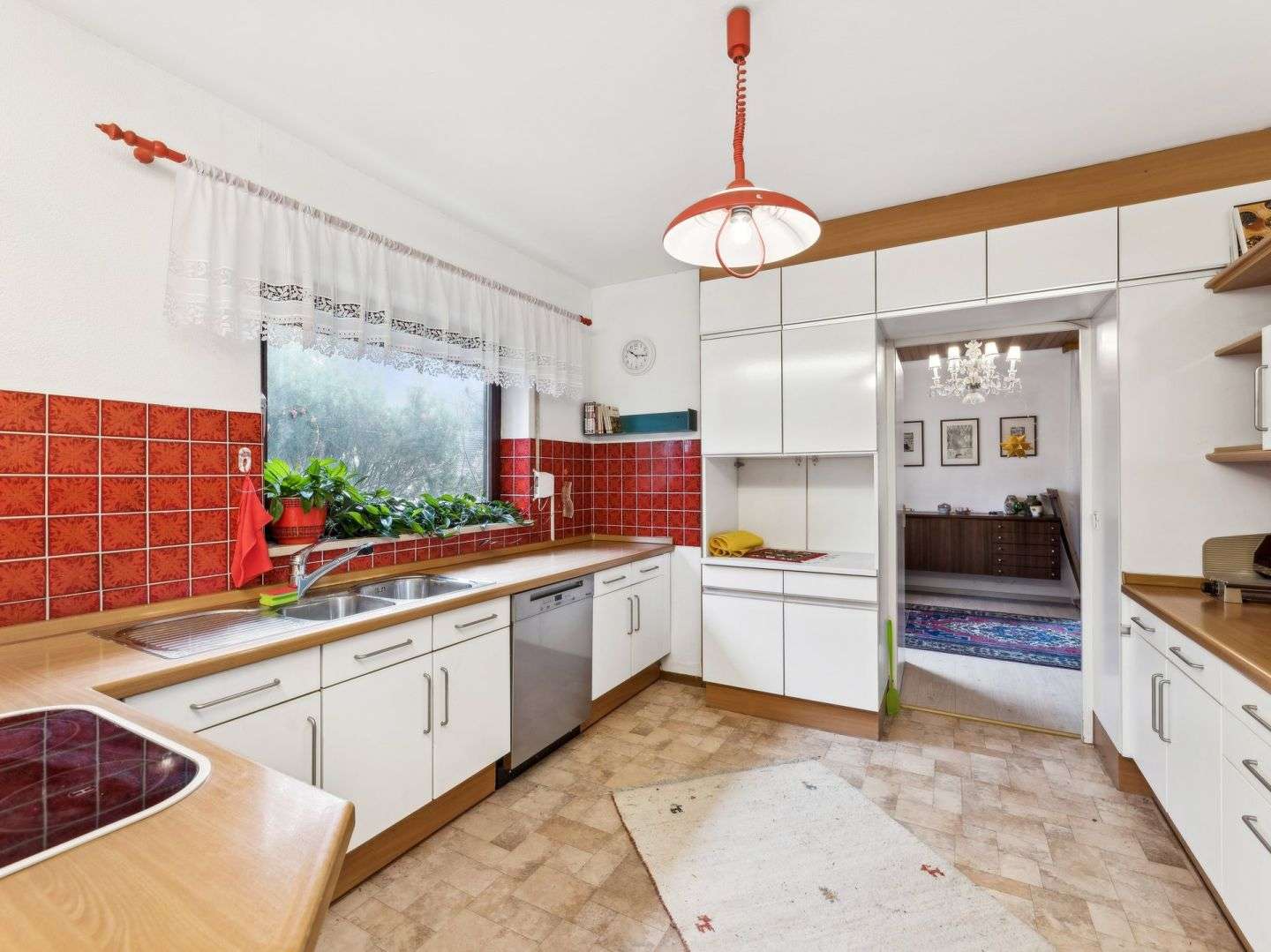 Immobilie in Altdorf bei Nürnberg - Bungalow mit vielen Highlights inkl. Doppelgarage, Pool und großem Garten in Altdorf/Hagenhausen - Bild 2