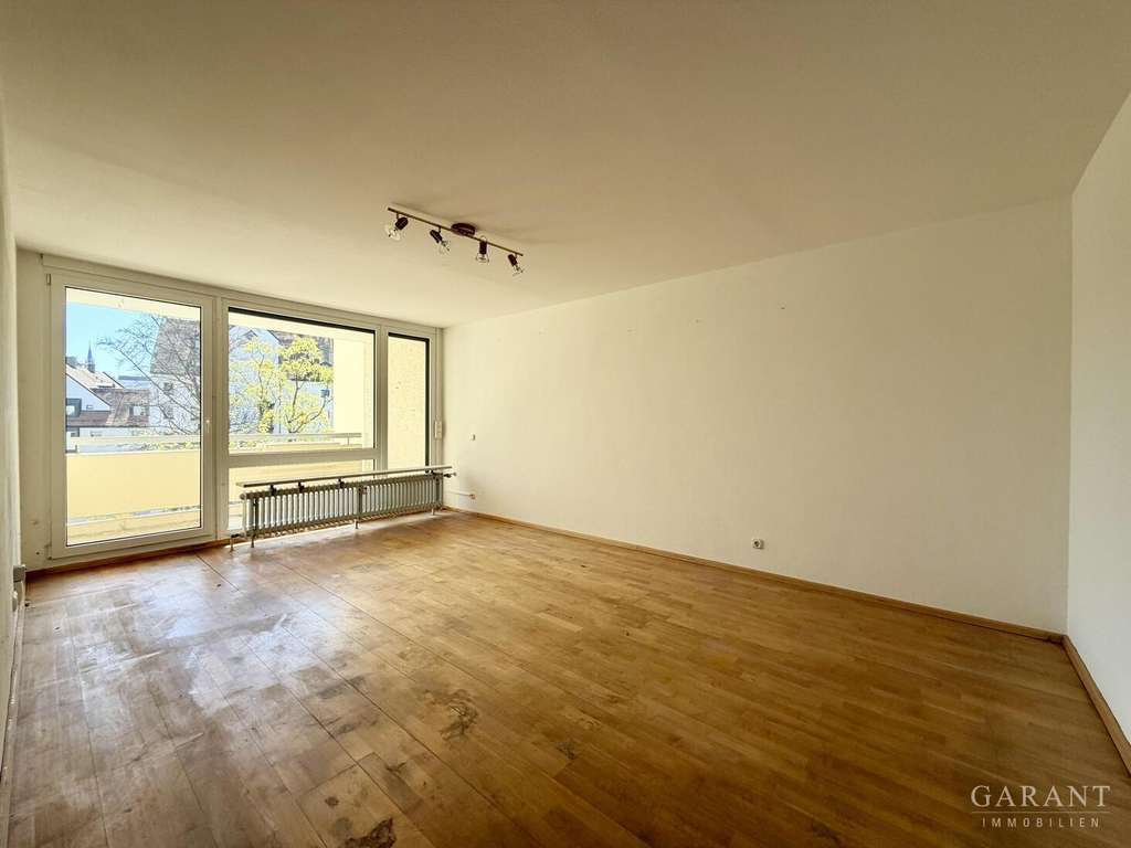 Immobilie in Landshut - Zentral gelegen mit Potenzial - 2 Zimmer-Wohnung mit Südbalkon - Bild 0