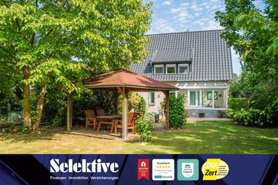 Freistehendes Einfamilienhaus mit Traumgarten und Garage in Sackgassenlage von Neukirchen!