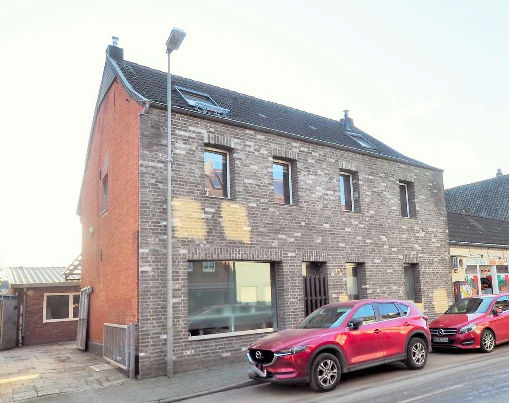 Immobilie in Bedburg - ++ Zweifamilienhaus + Hof-Apartment, Garage und diverse Anbauten für Hobby und mehr! ++ - Bild 1