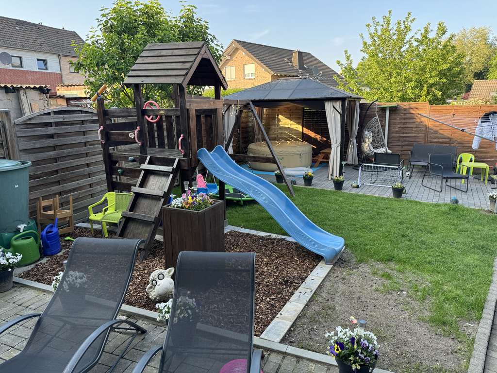 Immobilie in Hückelhoven - Mehrfamilienhaus mit Platz - Bild 2