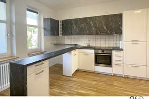 *** 2 Zi. Wohnung mit EBK + Balkon + vieles mehr ***
