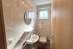 *IDEAL FÜR WG-KONZEPT- SOFORT FREI, BIS ZU 5 ZIMMER, VIEL GEMEINSCHAFTSFLÄCHE, 2 WCs, 2 x TG* – Die vollständige Adresse der Immobilie erhältst du vom Anbieter., 86156 Kriegshaber, Augsburg – Vorschaubild 2