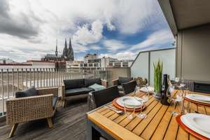 Mit Blick auf den Kölner Dom: exklusives Apartment in Altstadt | moderne Ausstattung | Spa & Fitness