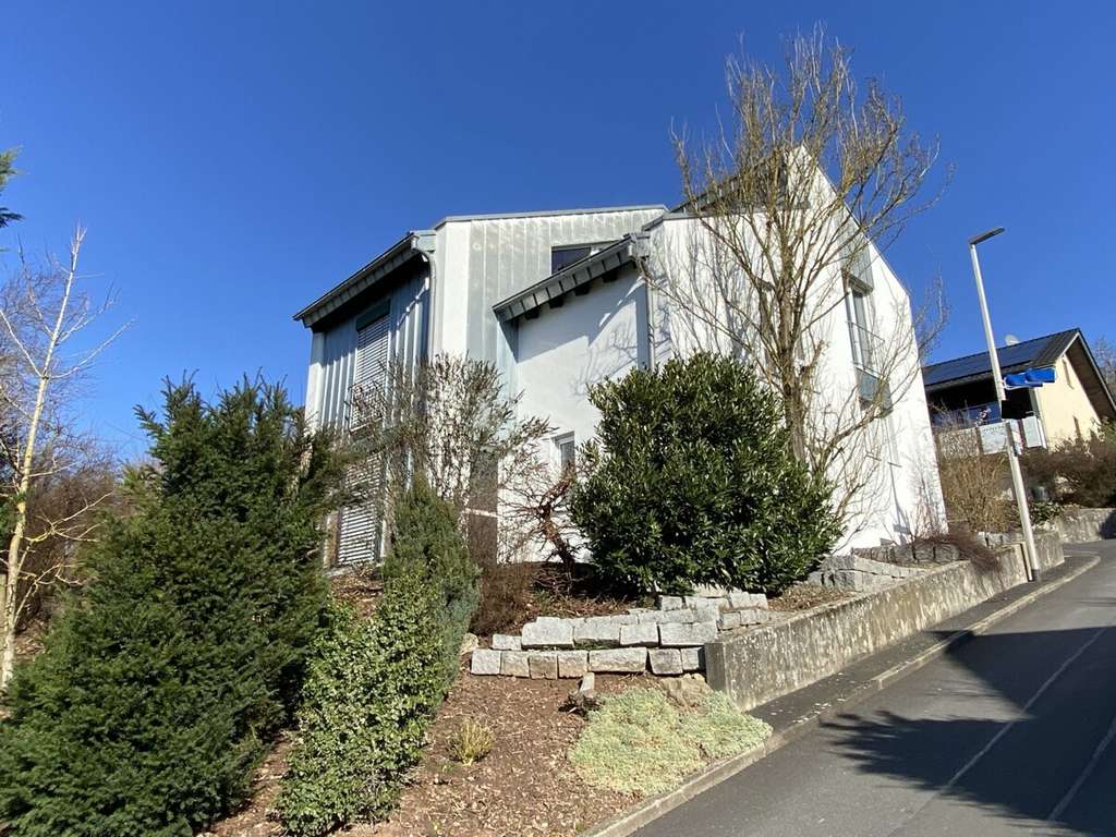 Immobilie in Gössenheim - Stilvolles Designhaus mit großzügigem Raumgefühl - Bild 1