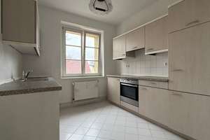 Helle, bezugsfreie 2,5-Zimmer-Wohnung mit Blick ins Grüne – Die vollständige Adresse der Immobilie erhältst du vom Anbieter., 13156 Niederschönhausen, Berlin – Vorschaubild 2