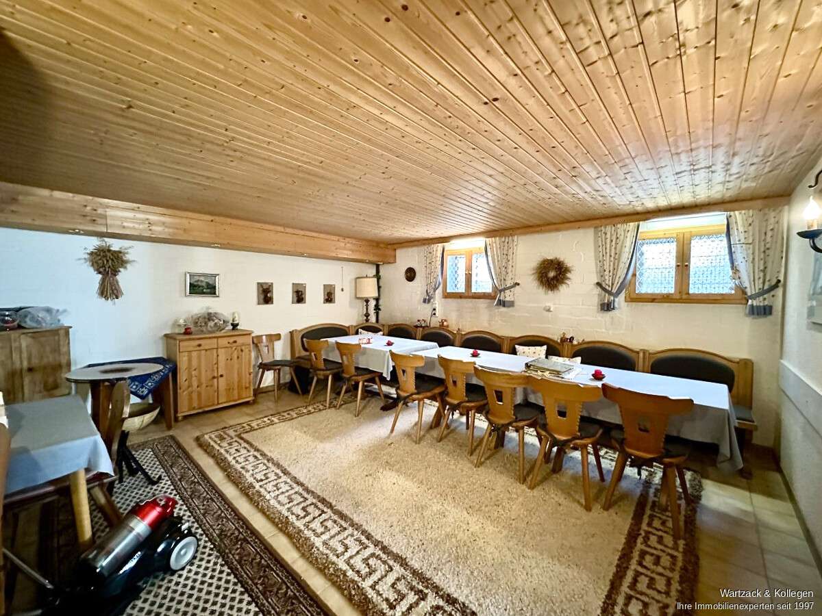 Immobilie in Ammerndorf - * Paradies mit Aussicht *
Einfamilienhaus 
mit Einliegerwohnung 
auf wunderschönem Grundstück - Bild 3