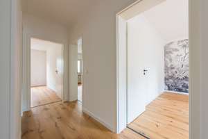 Sorgsam saniertes Zimmer mit Balkon in gemischter 3-er WG, WLAN inklusive, Küche voll ausgestattet, – Quettinger Straße 148, 51381 Quettingen, Leverkusen – Vorschaubild 4