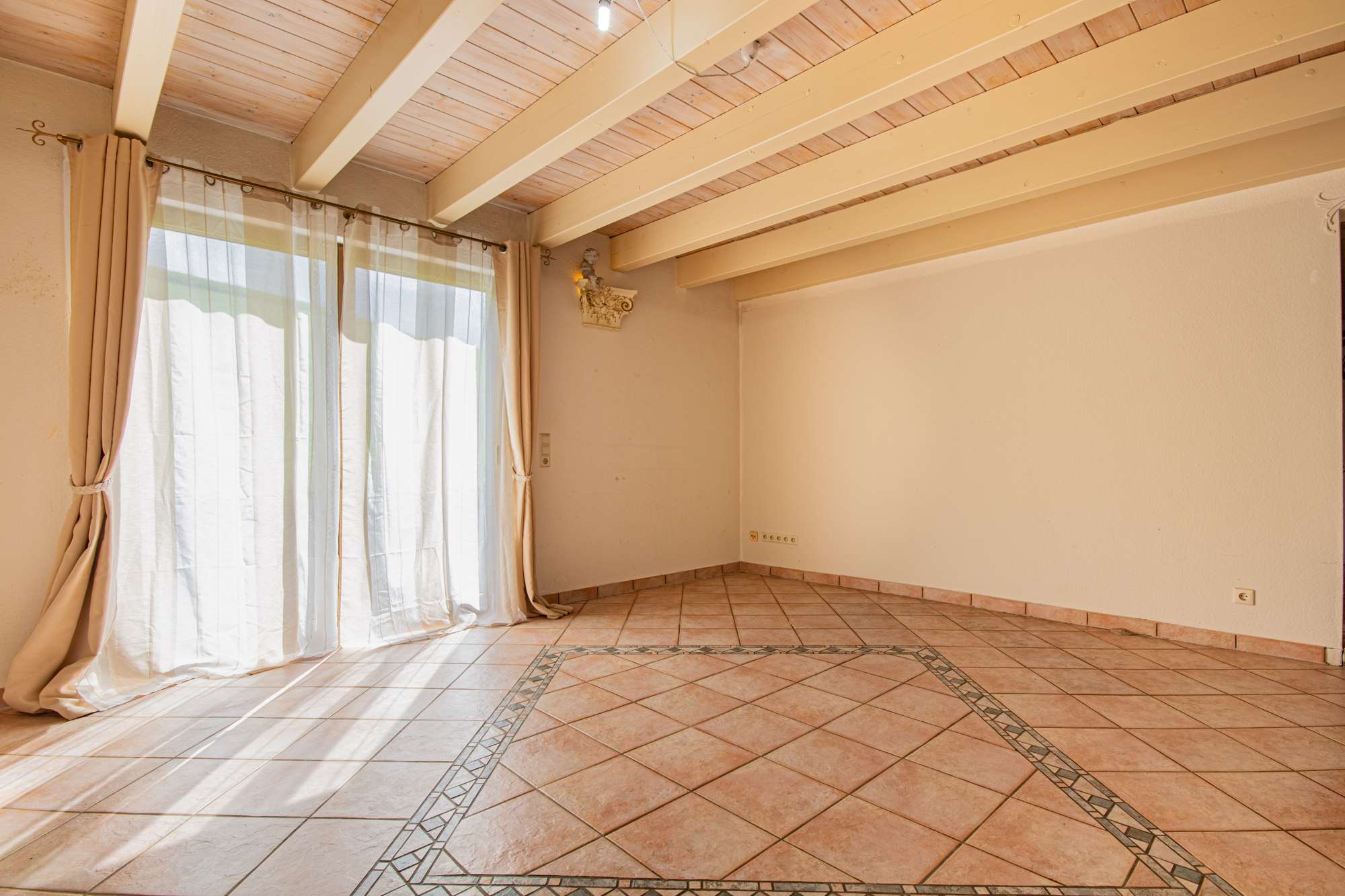 Immobilie in Weilheim - Zwei vielseitig nutzbare Doppelhaushälften mit großem Ausbaupotenzial in Weilheim - Heubach - Bild 5