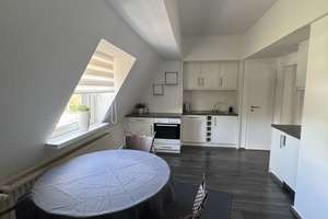 schöne, helle teilmöblierte DG-Wohnung gegenüber vom Schloßpark – Frintroper Str. 95, 45359 Schönebeck, Essen – Vorschaubild 5