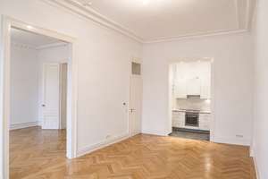 NEU *Paul & Partner* IHRE 3-ZIMMER ALTBAUWOHNUNG MIT BALKON & EBK  & STUCK ! – Die vollständige Adresse der Immobilie erhältst du vom Anbieter., 65185 Mitte, Wiesbaden – Vorschaubild 4
