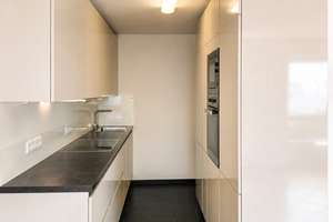 Helle 2-Zimmer-Wohnung mit Balkon, Klima & hochwertiger EBK