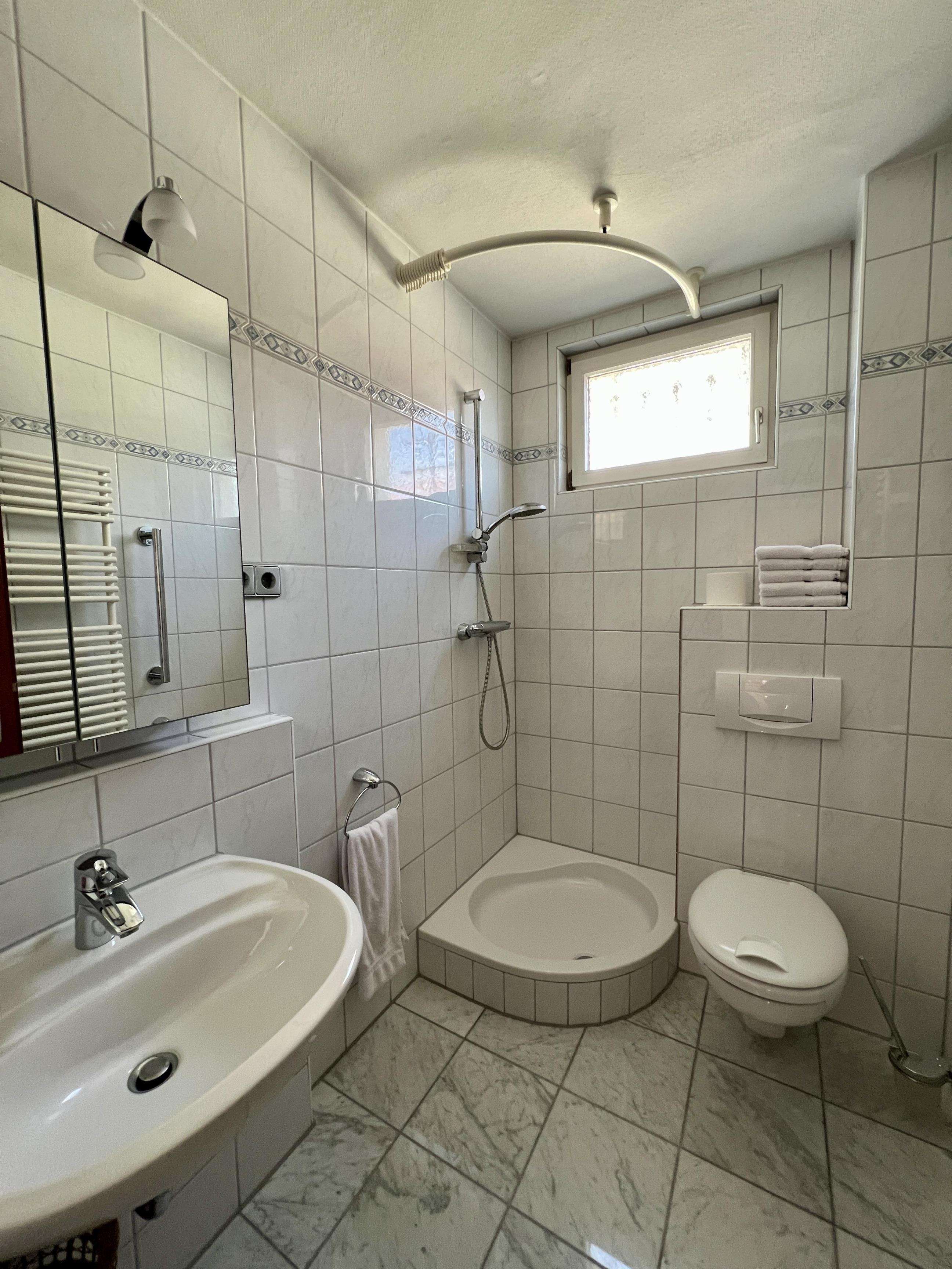 Immobilie in Hagenbach - Gepflegtes Wohn- und Geschäftshaus mit vielseitigen Nutzungsmöglichkeiten - Bild 1