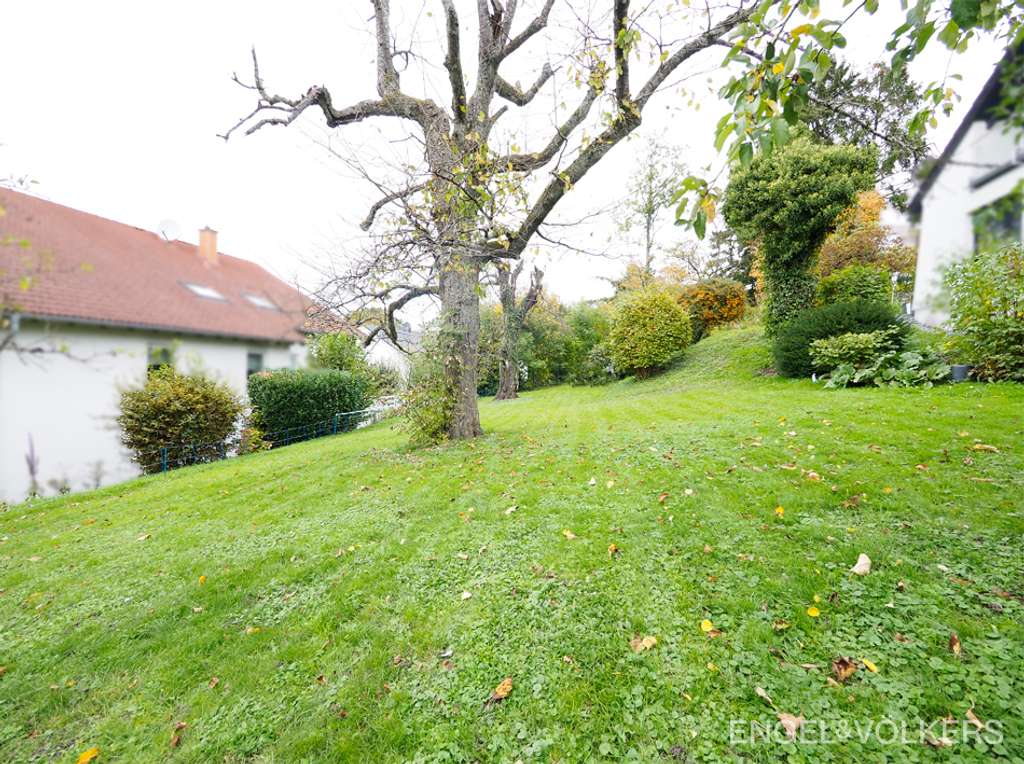 Grundstück in begehrter Höhenlage am Scheidter Berg!